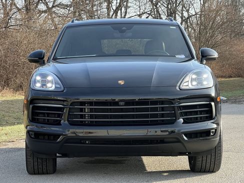 Certified 2023 Porsche Cayenne Platinum Edition image 7