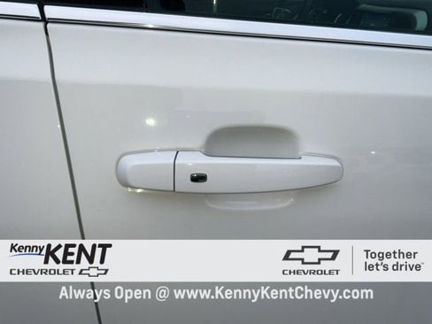 Certified 2023 GMC Acadia SLT w/ Preferred Package image 15