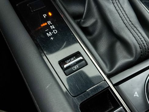 Used 2019 MAZDA MAZDA3 Hatchback w/ Preferred Package image 11