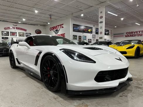 Used 2015 Chevrolet Corvette Z06 w/ 3LZ Preferred Equipment Group RWD image 5
