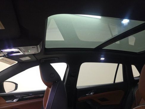 Used 2025 Volkswagen Tiguan SEL R-Line image 11