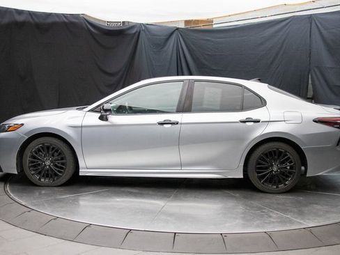 Used 2022 Toyota Camry SE image 9