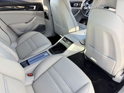 Used 2018 Porsche Panamera 4S image 21
