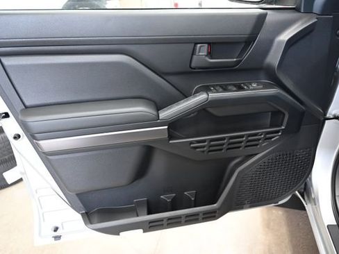 New 2026 Toyota 4Runner SR5 AWD/4WD image 25