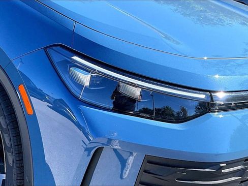 New 2026 Volkswagen Tiguan SE image 12