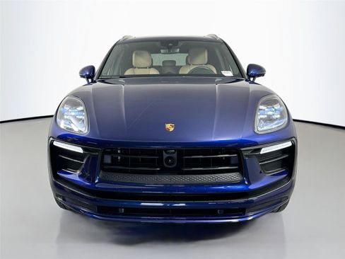 Certified 2024 Porsche Macan AWD/4WD image 10