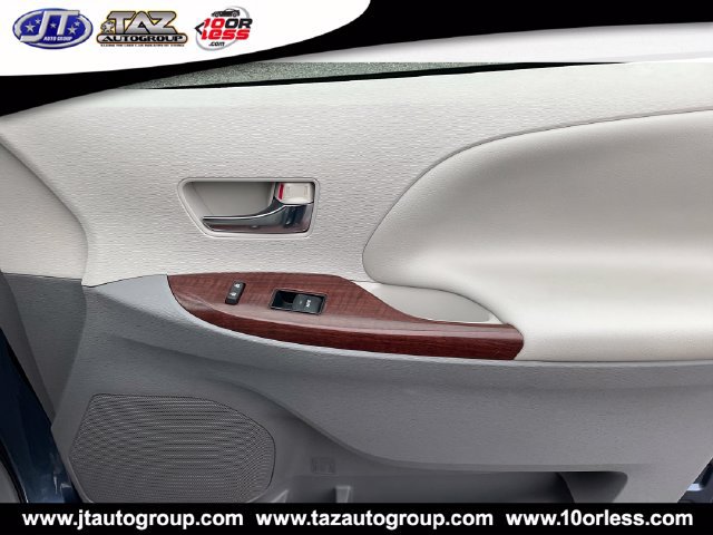 Used 2014 Toyota Sienna XLE FWD image 14