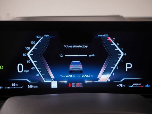 Used 2024 BMW X7 xDrive40i w/ M Sport Package image 23