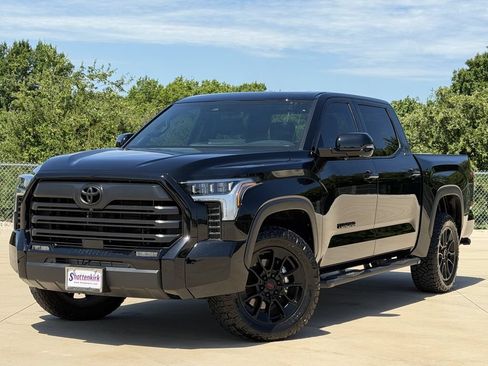 Used 2025 Toyota Tundra Limited AWD/4WD image 2