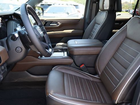 Certified 2026 GMC Yukon Denali Ultimate w/ LPO, Illumination Package image 23