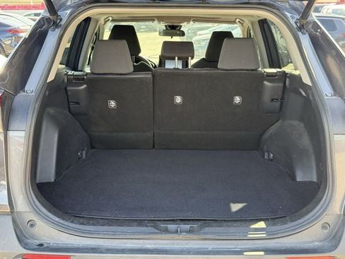 Used 2020 Toyota RAV4 XLE w/ Convenience Package FWD image 33