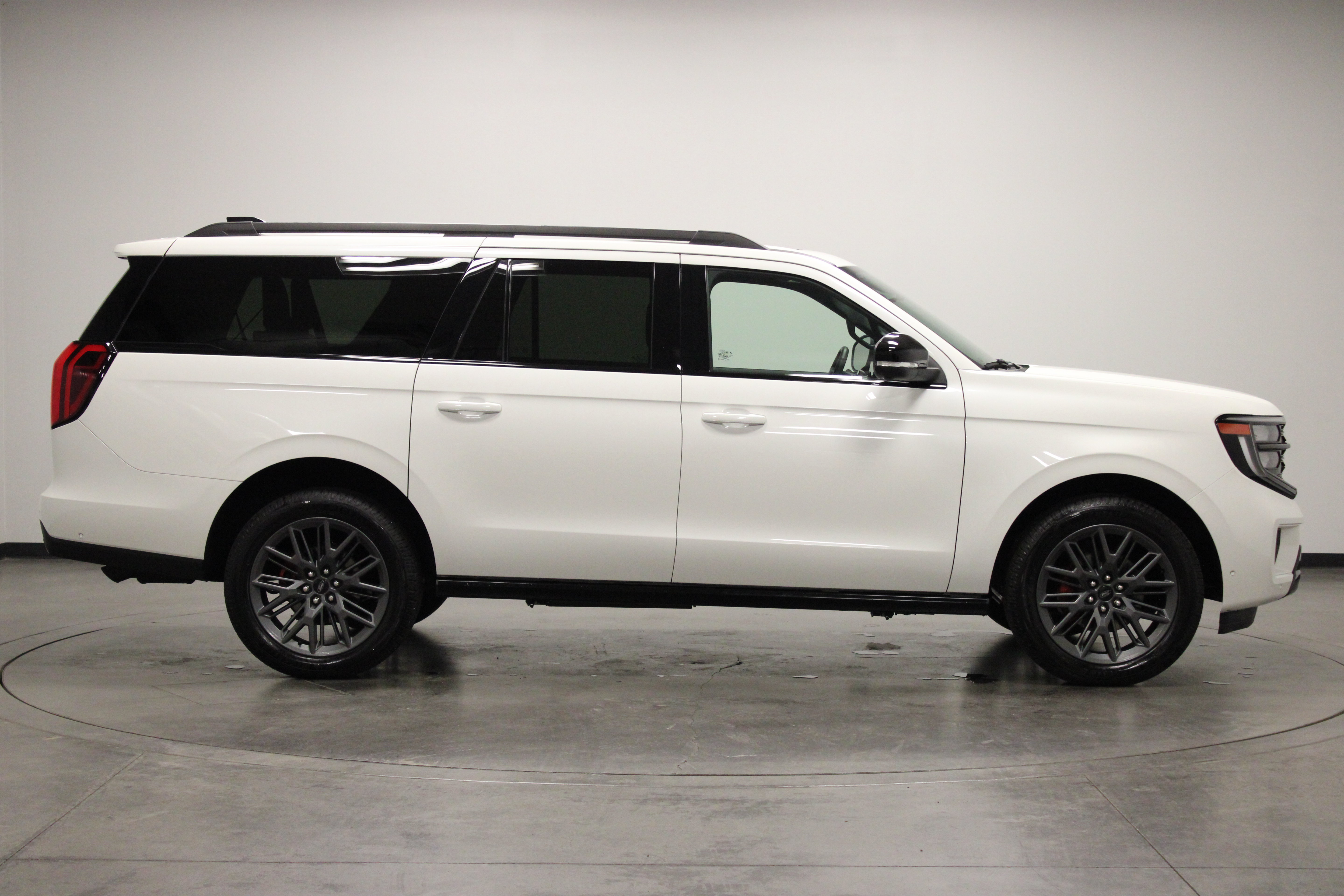Used 2025 Ford Expedition Max Platinum w/ Stealth Performance Package AWD/4WD image 9