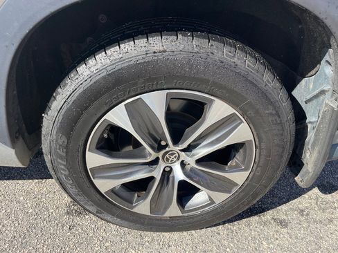 Used 2021 Toyota Highlander XLE image 8