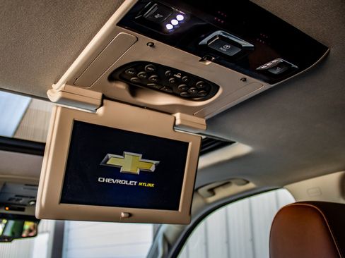 Used 2019 Chevrolet Suburban Premier w/ Premier Plus Edition AWD/4WD image 29