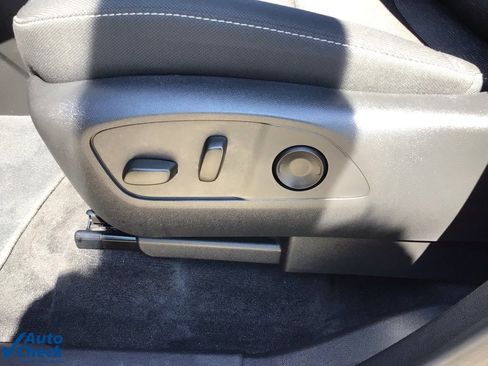 Used 2025 Chevrolet Traverse LT image 21