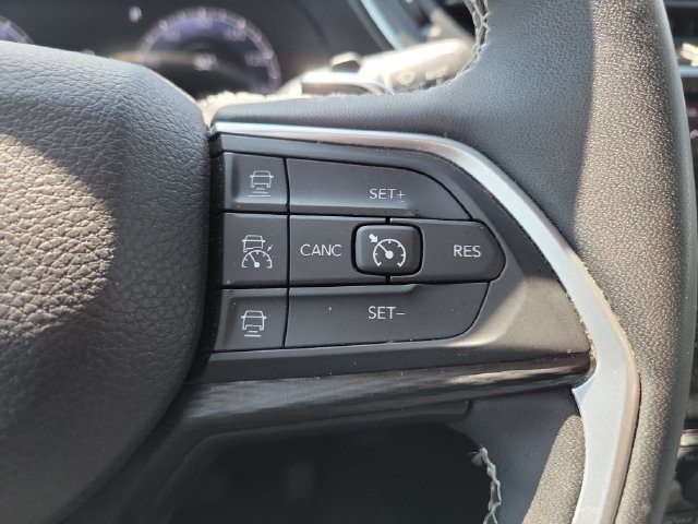 Used 2023 Jeep Grand Cherokee Altitude RWD image 24