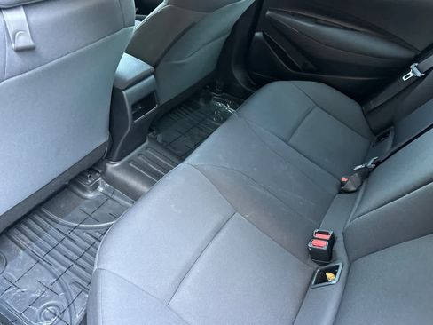 Used 2021 Toyota Corolla LE FWD image 4