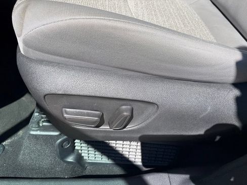 Used 2025 Toyota Sienna LE FWD image 14