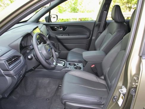 Used 2025 Subaru Forester Limited AWD/4WD image 18