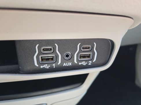 Used 2024 Chrysler Pacifica Touring-L FWD image 34