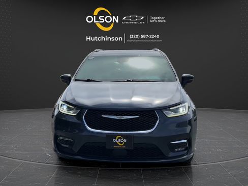 Used 2021 Chrysler Pacifica Touring-L FWD image 8