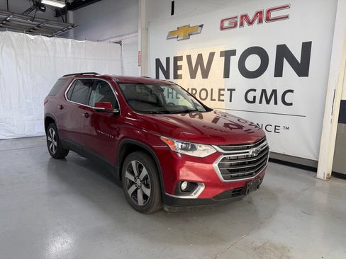 Used 2020 Chevrolet Traverse LT w/ LT Premium Package AWD/4WD image 2