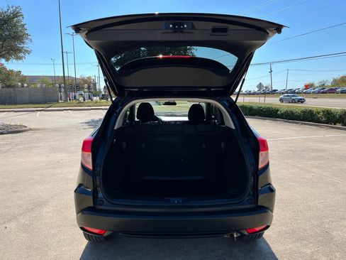 Used 2017 Honda HR-V EX image 7