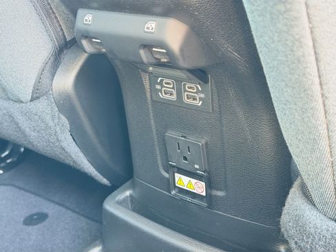 Used 2025 Jeep Wrangler Unlimited Sahara AWD/4WD image 16