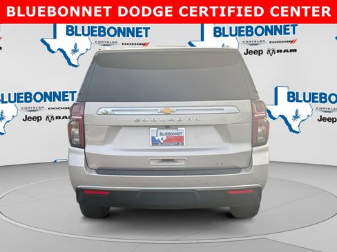 Used 2024 Chevrolet Suburban LT w/ Luxury Package RWD image 6