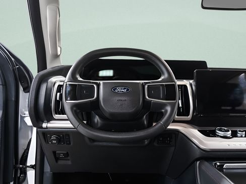 Used 2025 Ford Expedition Max Active AWD/4WD image 10
