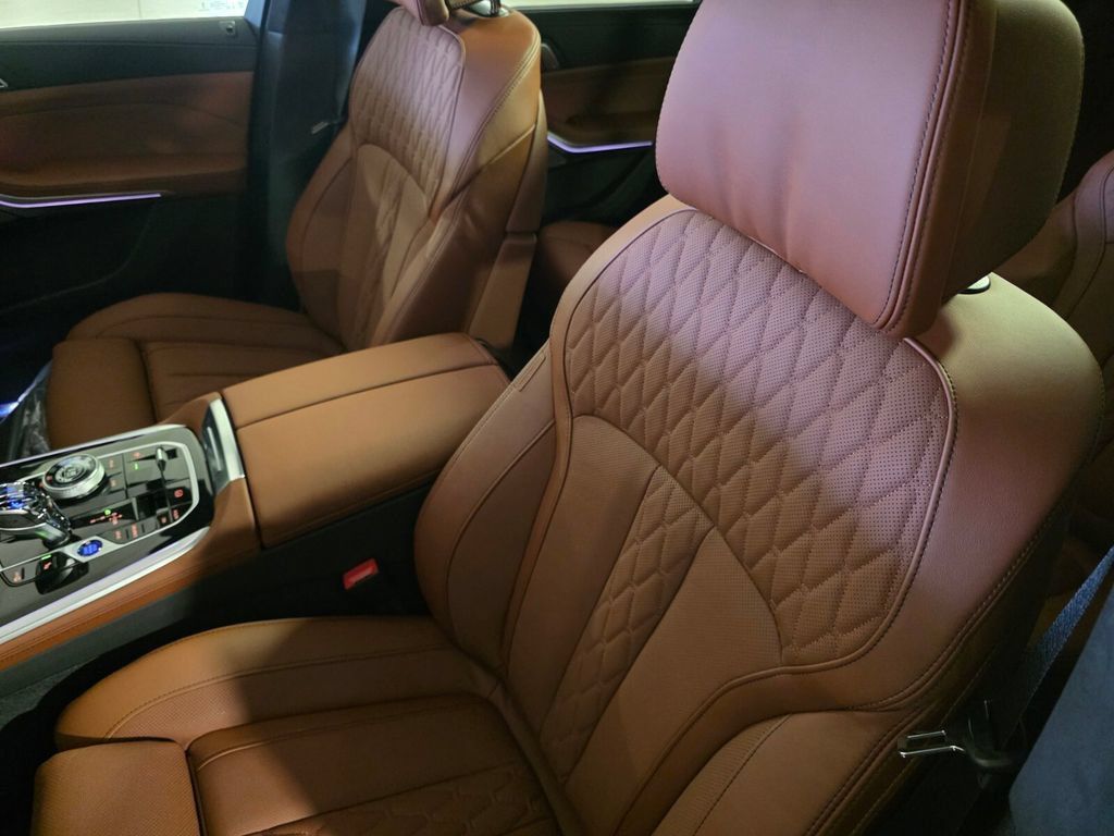 New 2026 BMW ALPINA XB7 AWD/4WD image 9