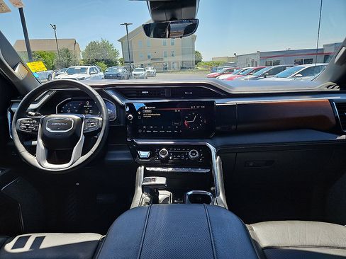 Used 2023 GMC Sierra 1500 Denali w/ Technology Package AWD/4WD image 10