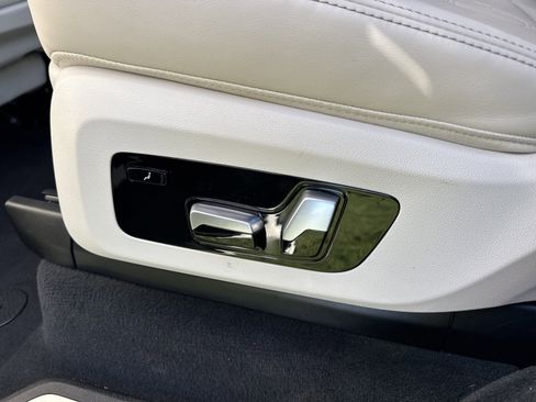 Used 2024 BMW X7 xDrive40i w/ Executive Package image 29