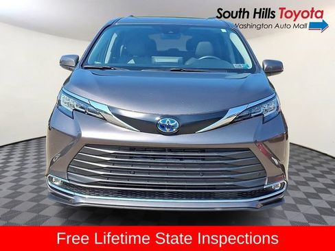 Used 2023 Toyota Sienna XLE AWD/4WD image 2