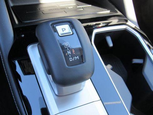 New 2025 Mitsubishi Outlander SE image 18