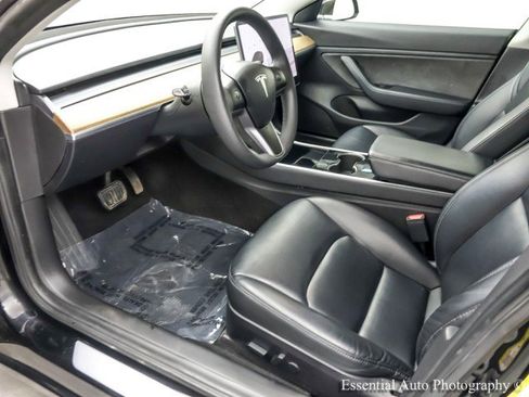 Used 2019 Tesla Model 3 Standard Range image 11
