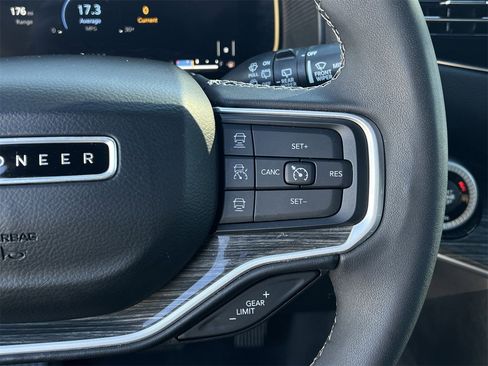 Used 2022 Jeep Wagoneer Series II image 12