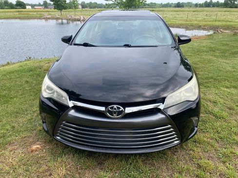 Used 2015 Toyota Camry XLE w/ Moonroof Package image 2