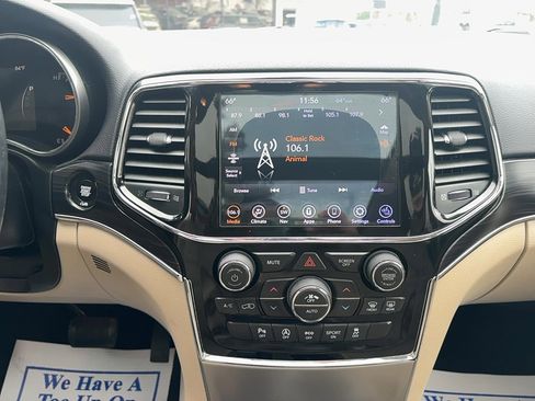 Used 2020 Jeep Grand Cherokee Limited w/ Luxury Group II image 16