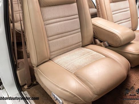 Used 1991 Jeep Grand Wagoneer 4dr Wagon 4WD image 23