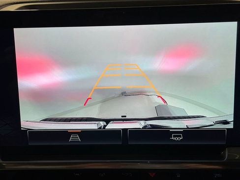 Used 2026 GMC Sierra 1500 SLT image 4