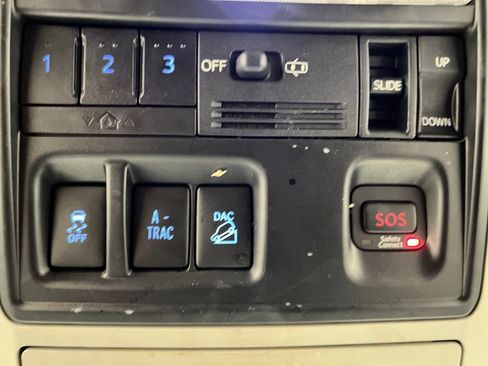 Used 2018 Toyota 4Runner Limited w/ Four Season Floor Mat Package AWD/4WD image 64
