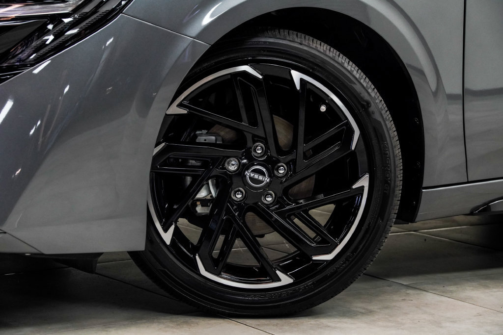 Used 2026 Nissan Sentra SR w/ Floor Mat Package FWD image 5