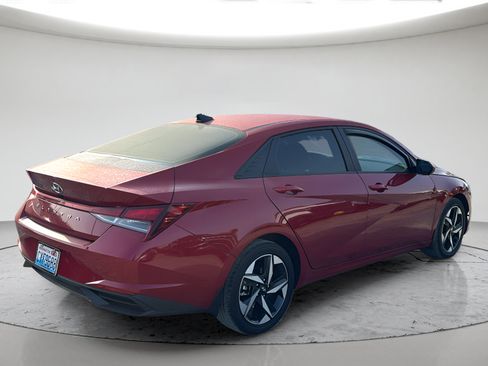 Used 2023 Hyundai Elantra SEL w/ Convenience Package FWD image 5