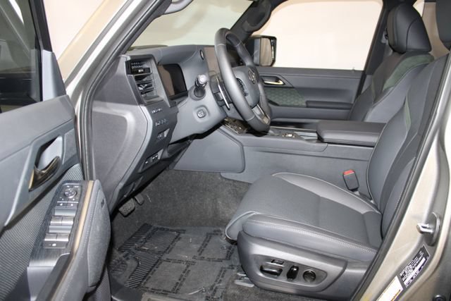 Used 2025 Lexus GX 550 AWD/4WD image 8