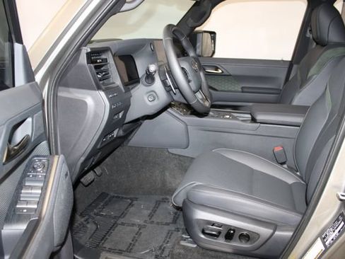 Used 2025 Lexus GX 550 AWD/4WD image 8