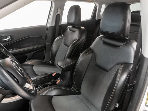 Used 2019 Jeep Compass Latitude w/ Popular Equipment Group AWD/4WD image 9