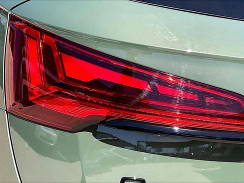 Used 2023 Audi Q5 e Premium Plus w/ Premium Plus Package image 28