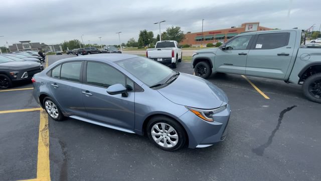 Used 2025 Toyota Corolla LE FWD image 4