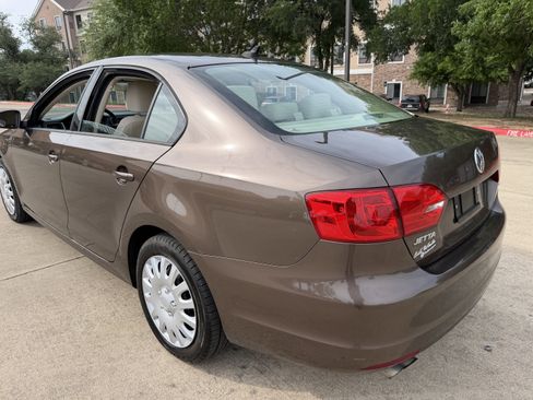 Used 2014 Volkswagen Jetta SE FWD image 5